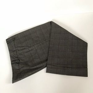 Women’s plaid cuffed capri pants